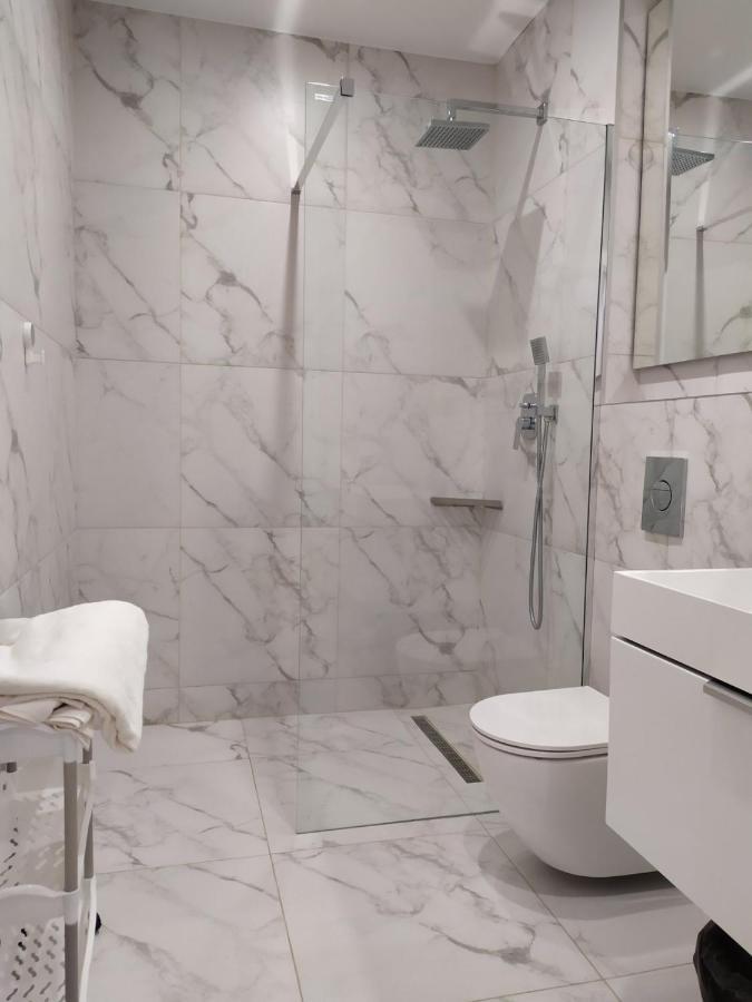 New Modern Apartment Oujhorod Extérieur photo